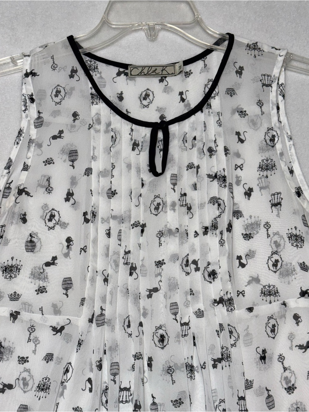 Chloe K White Black Cat Sleeveless Pintuck Camisole Top Sheer Blouse Women Sz M